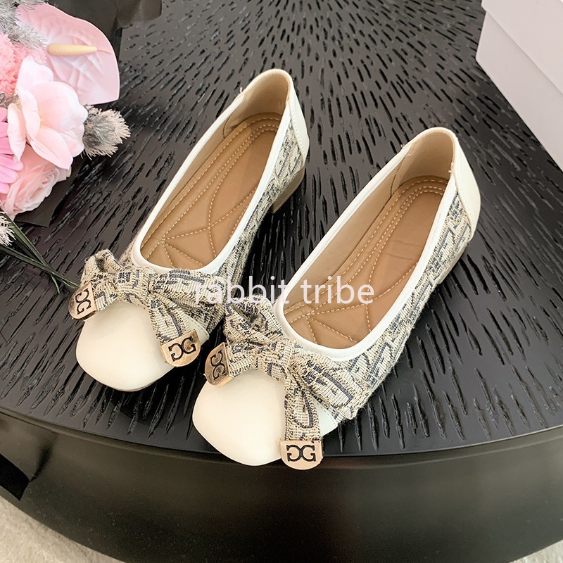 รองเท้าส้นเตี้ยแบบสวมสบายสไตล์ - Embroidery Yes บทวิจารณ์และราคา