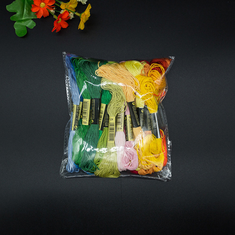 ชุดไหมปักผ้าฝ้ายหลากสี C 24/10 - Embroidery Handicraft บทวิจารณ์และราคา