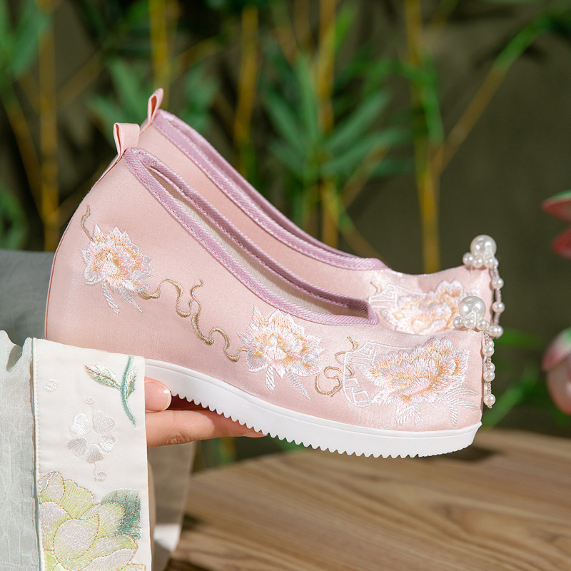 รองเท้าฮั่นฝูปักลายดอกโบตั๋นแบ - Embroidery Yes บทวิจารณ์และราคา