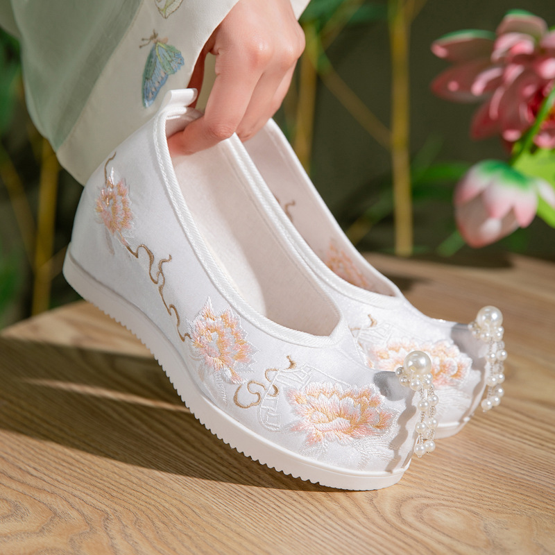 รองเท้าฮั่นฝูปักลายดอกโบตั๋นแบ - Embroidery Yes บทวิจารณ์และราคา