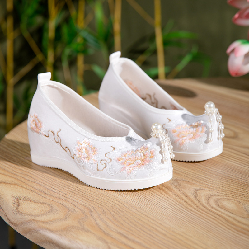 รองเท้าฮั่นฝูปักลายดอกโบตั๋นแบ - Embroidery Yes บทวิจารณ์และราคา